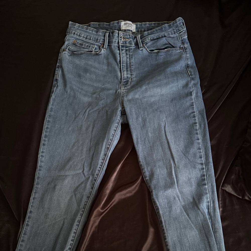 Denizen from Levi's Women's Skinny Jeans - Classic Denim